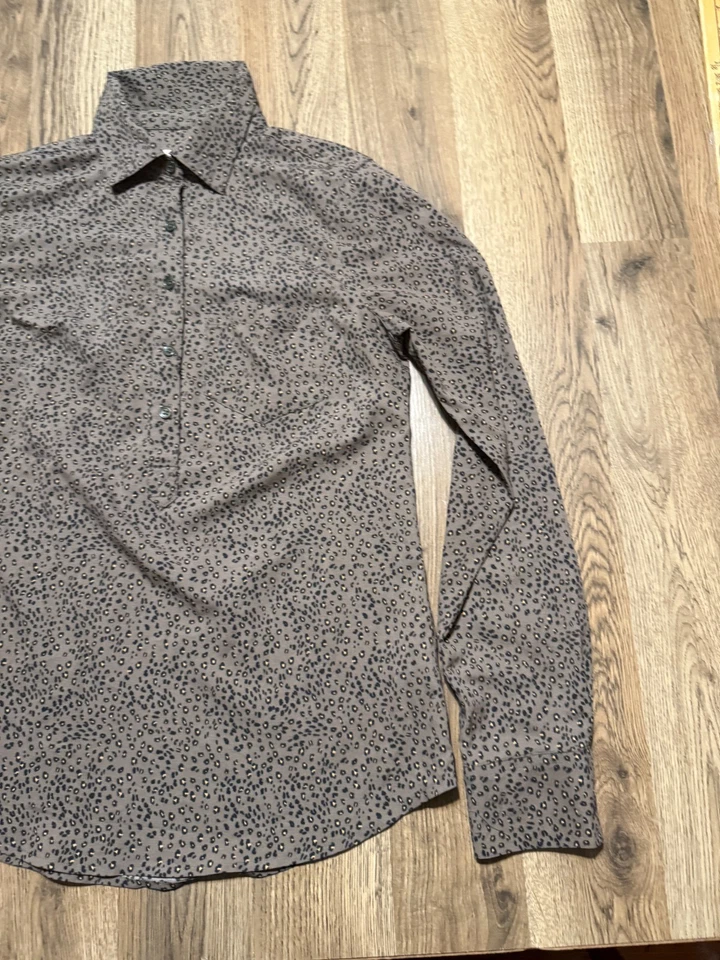 Camisa Merona, Mujer Talla XS, Marrón Negro Tostado, Estampado Animal, Botón 1/4 Foto 4 de 4