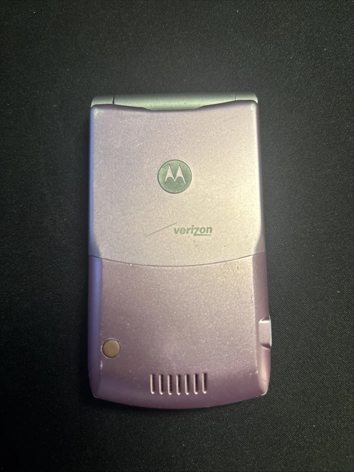Motorola RAZR V3m - Pink and Silver Untested Parts Very Rare Cellular Flip Phone - Image 3 of 4