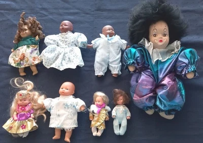 7 alte kleine Puppen 10-15 cm + 1 Harlekin Clown-Puppe 30 cm Vintage 80/90iger - Bild 1 von 4