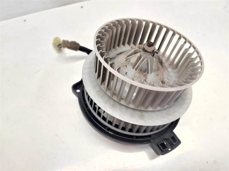 Motor soplador delantero Toyota Prius 2001-09 - temperatura automática Foto 2 de 4