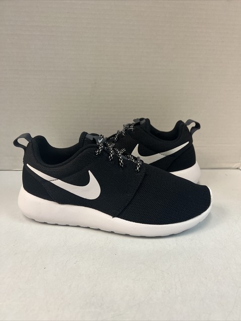 roshe one sneaker