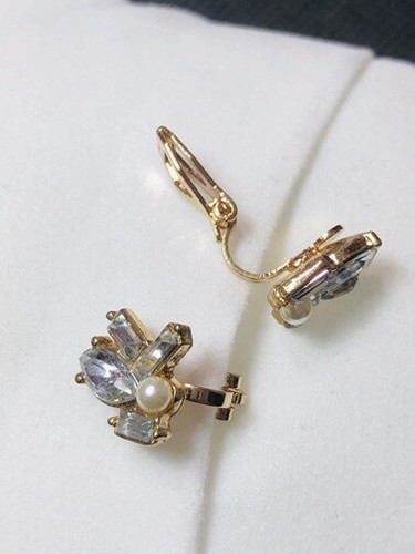 Girls Lady's Small Rhinestone Pearl Gold Clip On Earrings Non Piercing New Cute - Picture 4 of 4