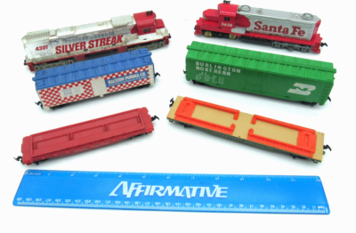 Tyco 4301 Silver Streak HO Gauge Diesel Train Cars Set Untested