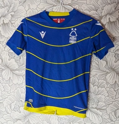 Nottingham Forest Kids' Football Kit Aged 7-8 Years Old Used - Image 1 of 4