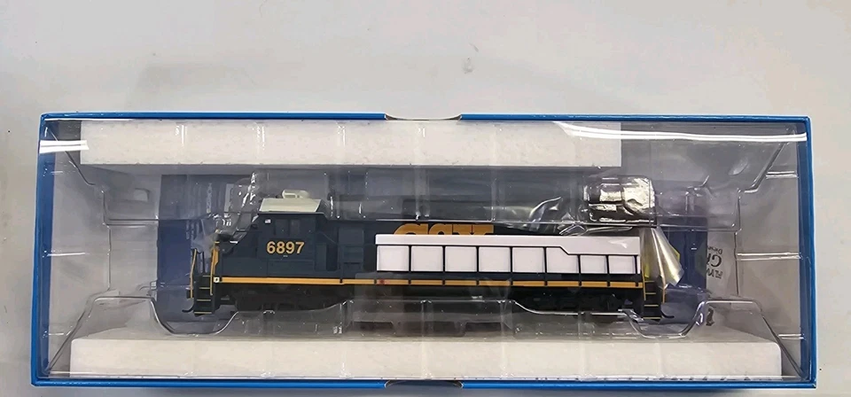 HO Athearn Roundhouse GP60 Diesel Locomotive CSX #6897 W/DCC Non-Sound.  - Image 2 of 4