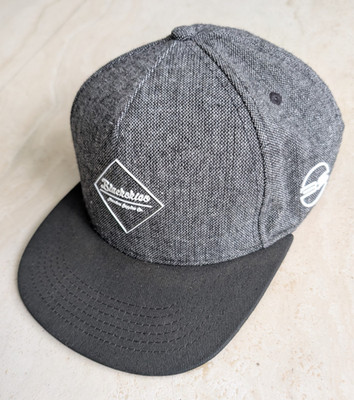Premium Baseballkappe Blackskies Snapback  Herren - grau meliert, Schirm schwarz