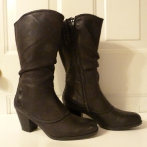 bare traps black boots