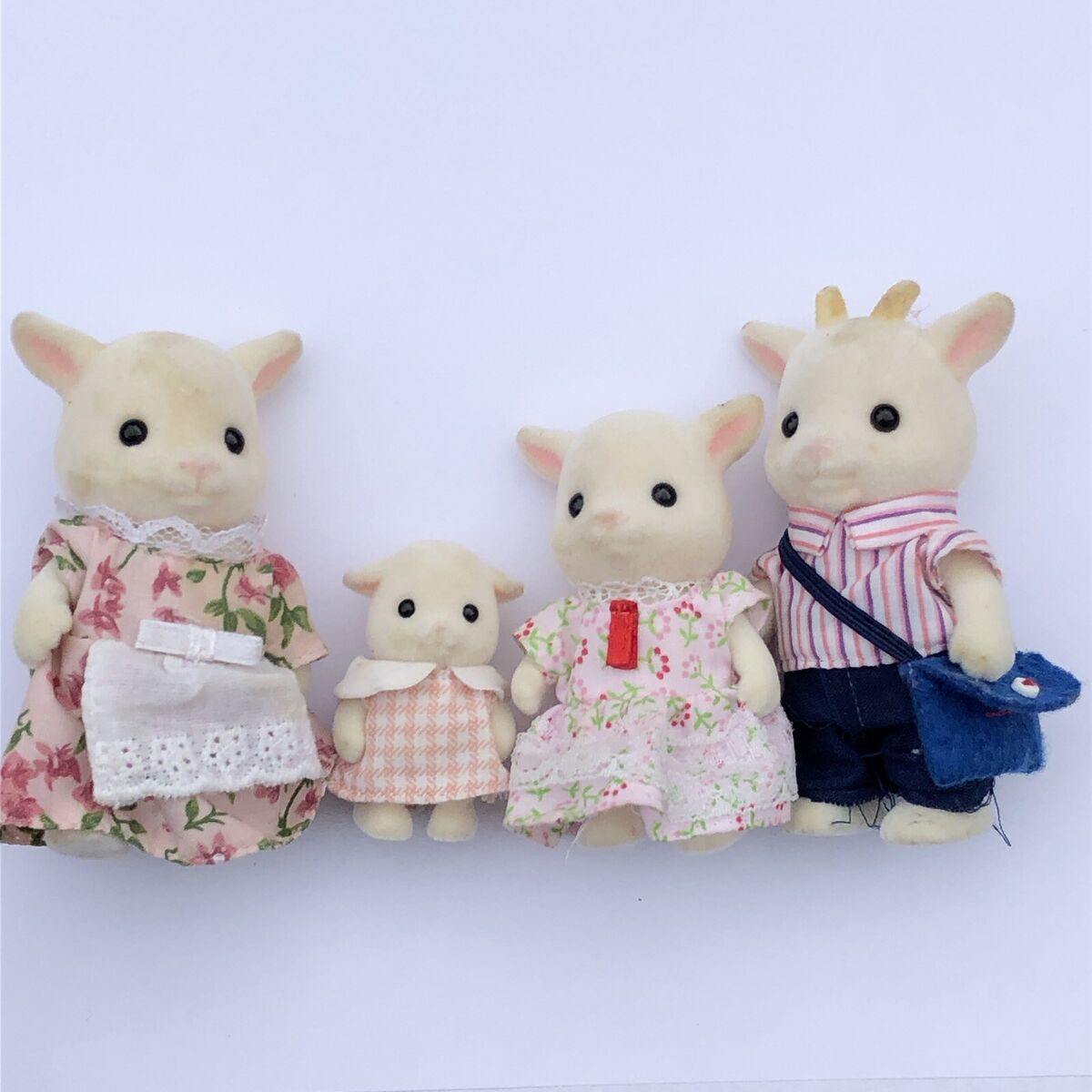 Epoch Sylvanian Families Goat family set of 4 Vintage Calico Epoch Sylvanian Families Goat family set of 4 Vintage Calico