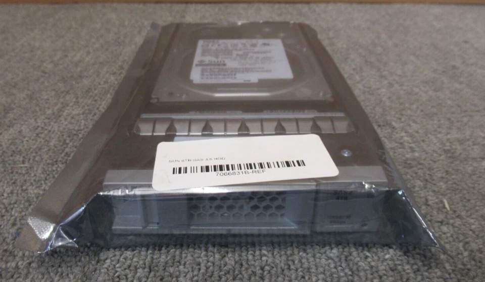 New Sun Oracle 7066831 7065489 4TB 7.2K 6Gb/s SAS 3.5" Hard Drive In Sun Caddy - Image 2 of 4