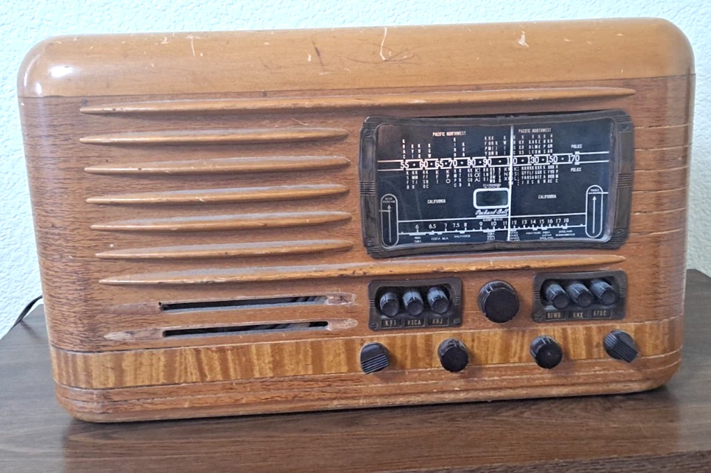 Packard BELL Radio Indiana Collectible Tube Radios (1930-1949) for