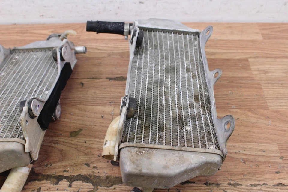 Refrigerador de radiador 2012 YAMAHA YZ250F YZ 250F esquerda e direita - PAR - FABRICANTE DE EQUIPAMENTO ORIGINAL - Imagem 4 de 4