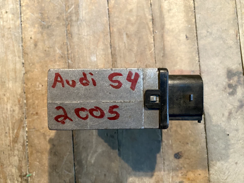 2004-2010 Audi RS4, S4, S5 módulo de controle do ventilador de refrigeração do motor usado pelo fabricante de equipamento original 8E0959501N - Imagem 2 de 4