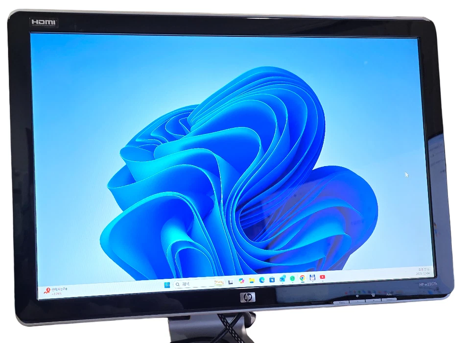 HP W2207h 22" LCD Monitor 1680x1050 HDMI Tested w/ Stand + Power Cable + 4K HDMI - Image 2 of 4