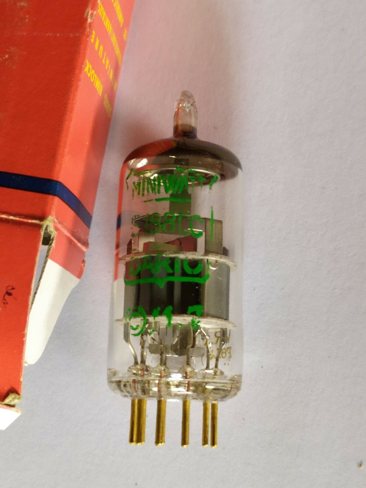 Tube E188CC pour éliminer les distorsions audio résiduelles