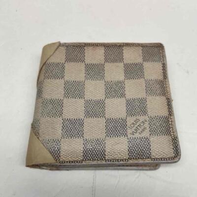 Vintage, Authentic Louis Vuitton Damier Mens Credit Wallet  display picture 3