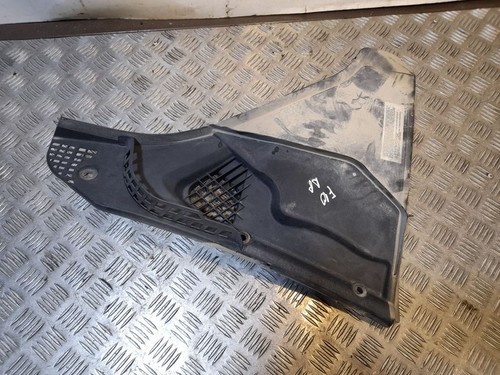 BMW 5 F10 F11 2011 Scheibenwischerverkleidung 51716987605 ATV24580