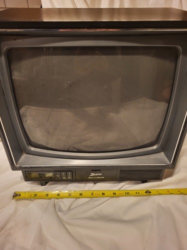 ZENITH SPACE COMMAND  COLOR TV.   13 INCH.  WITH REMOTE