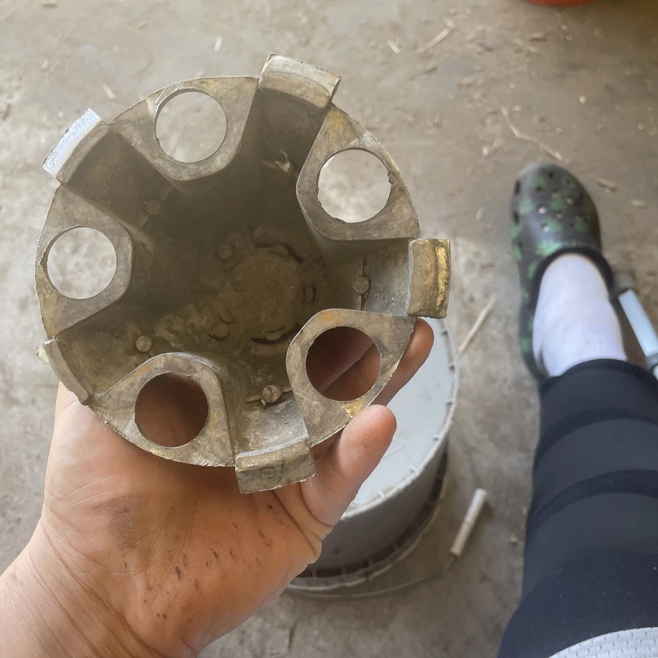 Tapa central Plymouth Barracuda Valant 66 1966 OEM 2530340 Foto 4 de 4