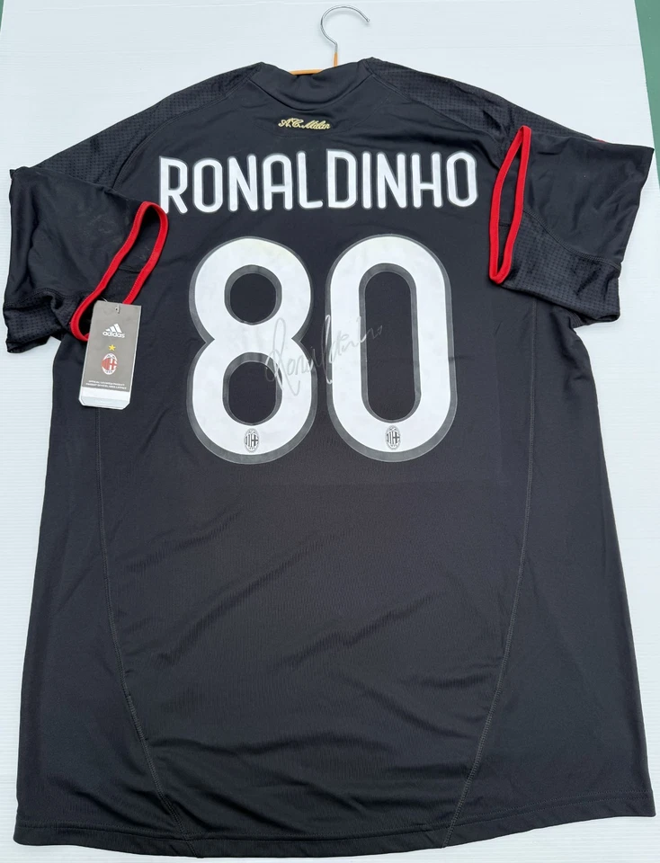 Maillot Adidas AC MILAN N°80 dédicacé par RONALDINHO - Neuf - 2008 - Photo 1/4