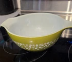 Pyrex 1.5 Quart Spring Blossom Crazy Daisy Cinderella Mixing Bowl Avocado Green