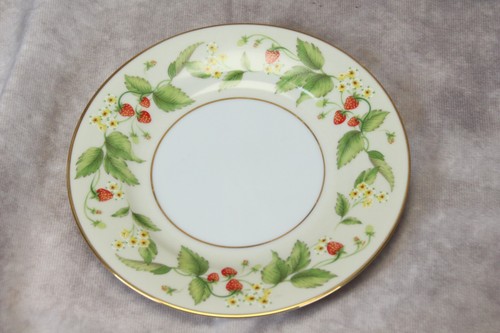 Noritake Lynbrook 2790 Bread Plates 6-1/4" Lot of 4 Strawberries - Picture 4 of 7