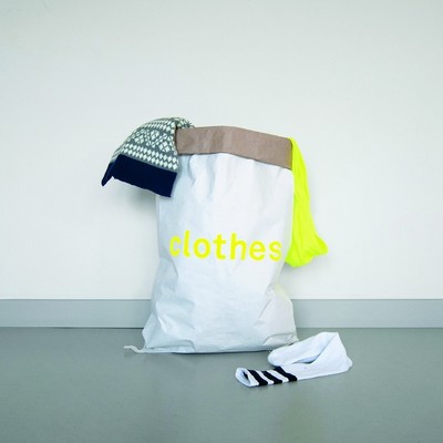 Der Papiersack für die nachhaltige Aufbewahrung Paperbag PLASTIC von Kolor