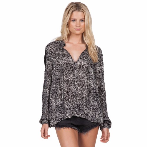 flattering flowy tops