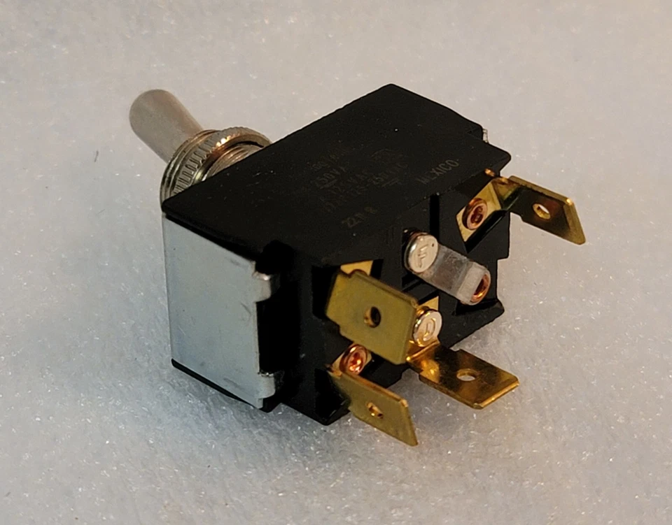 Interruptor de palanca de 4 clavijas con tuerca Foto 4 de 4
