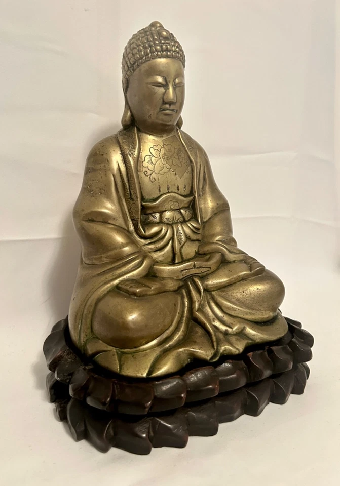 Antigua figura de Buda sentado de latón birmano sobre soporte tallado años 50 Foto 3 de 4