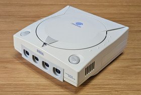 SEGA DREAMCAST VIDEO GAMES CONSOLE BOXED + 2 CONTROLLERS + 3 VMU + 2 VIBRATION