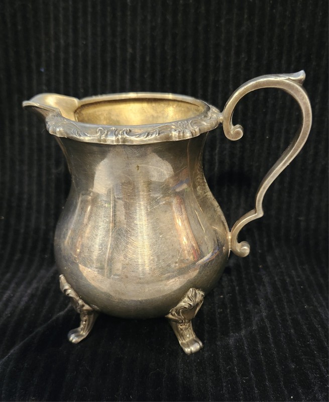VTG Wallace 1100 Baroque Silverplate Creamer Pitcher Ornate Footed made USA 4"