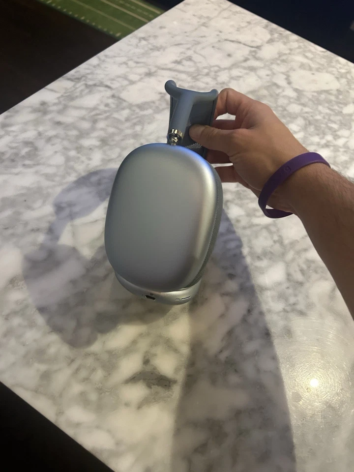 Apple AirPods Pro Max - Image 2 of 4