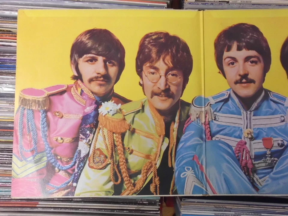 THE BEATLES LP: SGT. PEPPER'S LONELY HEARTS CLUB BAND (IT;Parlophone 3C06204177) - Bild 4 von 4