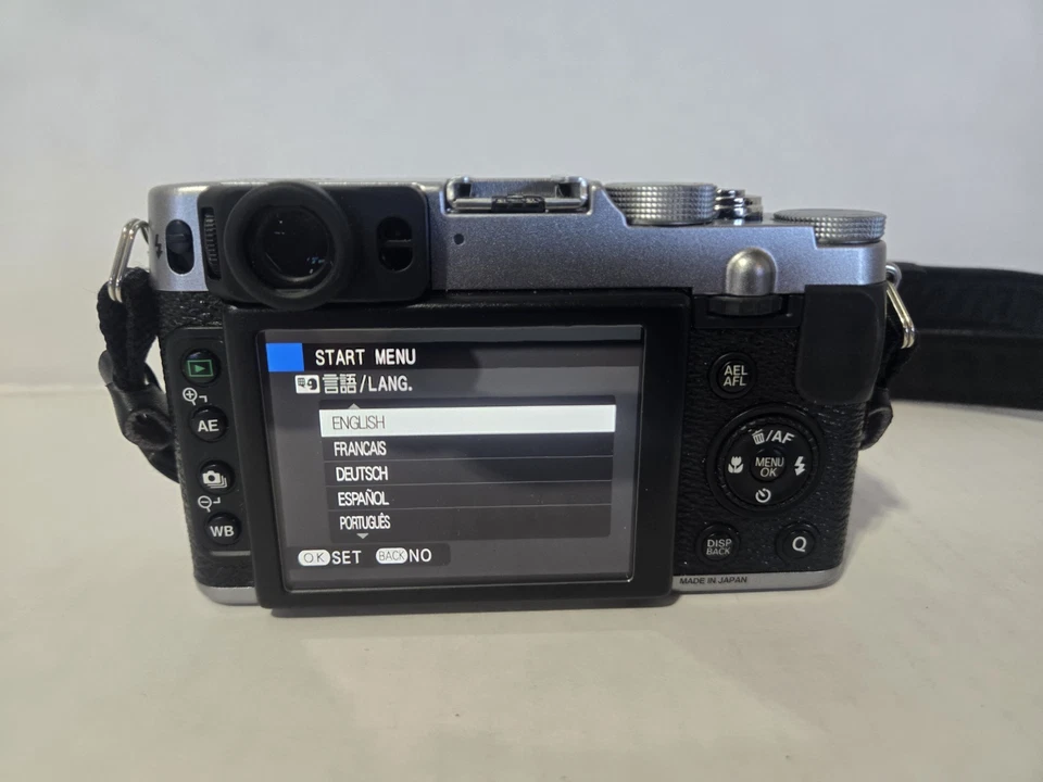 Fujifilm X Series X20 12.0MP Digital Camera Silver With Box Strap Battery - Image 3 of 4