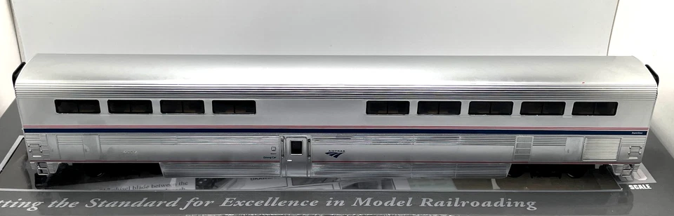 HO WALTHERS PROTO 920-12033 PULLMAN STANDARD SUPERLINER I DINER AMTRAK PHASE IVB - Image 2 of 2