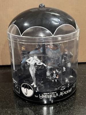NEW Umbrella Academy Disillusioned Super-Talented Family 6 Figure Set