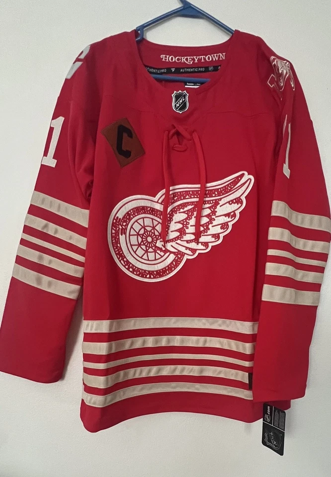 Detroit Red Wings #71 Dylan Larkin New Red Stitched Jersey Mens Size M (50) - Image 2 of 4