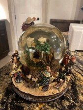 Kirkland Signature Musical Waterglobe Santa Sleigh w/ Revolving Base