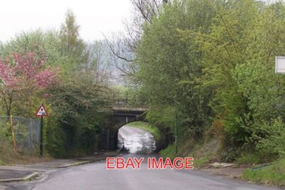 FOTO SCHMALE BRÜCKE MIT BLICK HINUNTER KALKSTEIN COTTAGE LANE SHEFFIELD DIESES BILD