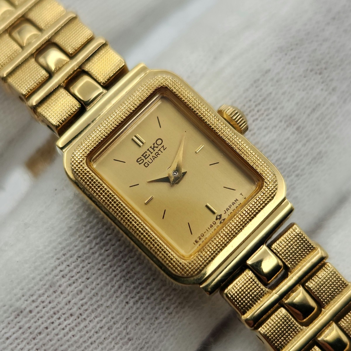 Seiko Ladies Small Vintage Gold Tone Quartz Watch 1E20-5689 | eBay