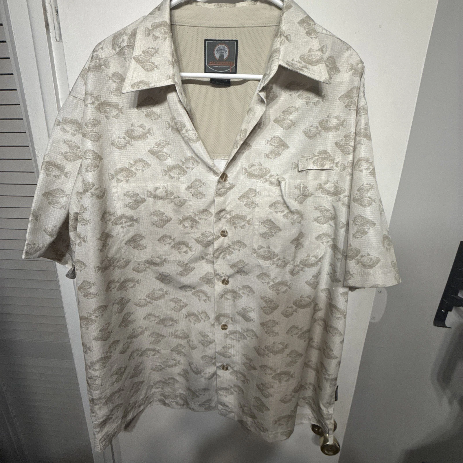 Weatherproof Men’s XL Fishing Shirt Bass Print Button Up Tan Short Sleeve