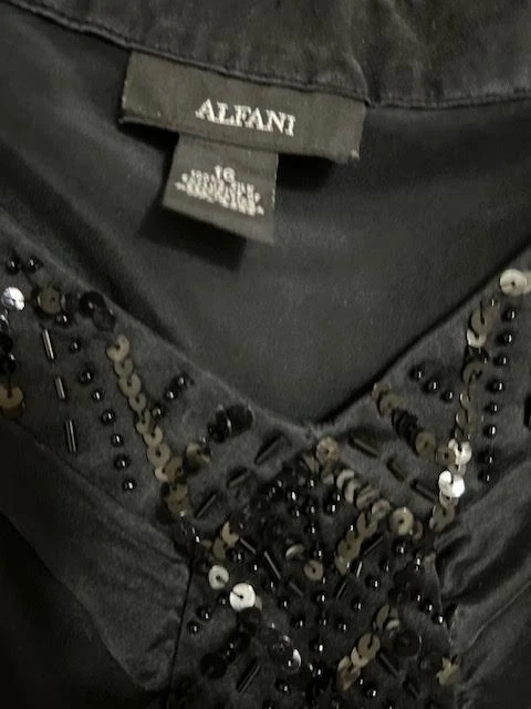 Camisola/tanque Alfani 100 % seda negra adornada, talla 16 Foto 3 de 4