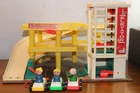 Vintage 1970’s Fisher Price Garage Parking Service Center 3 Cars & Lift #930