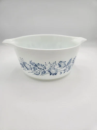 Set of 2 vintage Pyrex casserole dishes 1 1.5 quart and 1 10 oz. dish Blue onion