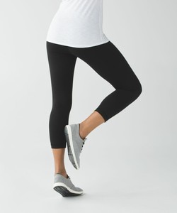 lululemon cropped wunder under