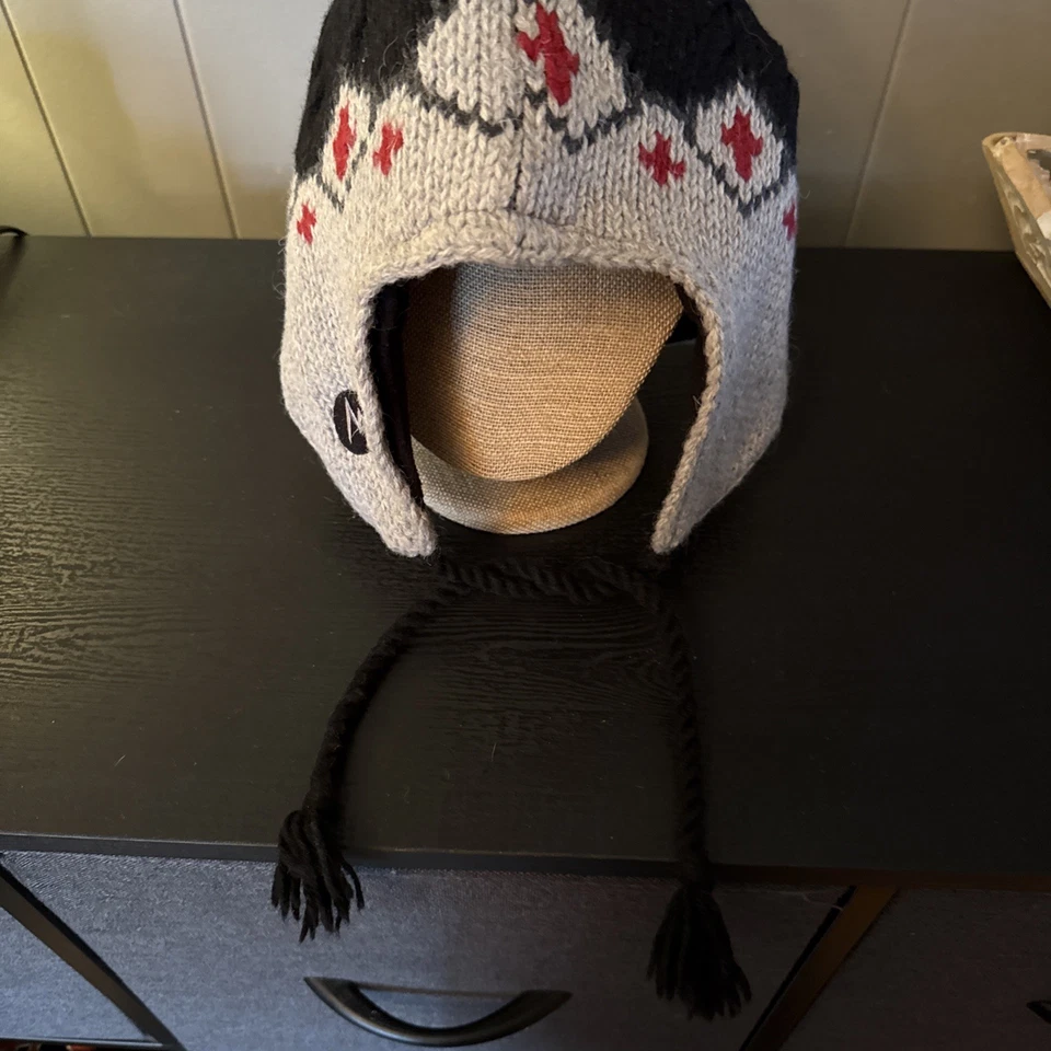 Шерстяная шапка-бини Marmot с ушными клапанами и кисточками - Изображение 3 из 4