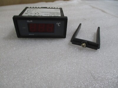 Eliwell EWTM102 DIGITAL TEMPERATURE  CONTROL EWTM 102 (Broken plastic)
