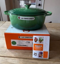 Le Creuset Signature Enameled Cast Iron Oval Dutch Oven 5 qt Bamboo Green NEW