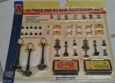 NEW ON CARD LIFE LIKE 42 PIECE HO SCALE ACCESSORY SET TRAIN RAILROAD NO 1220 NOC