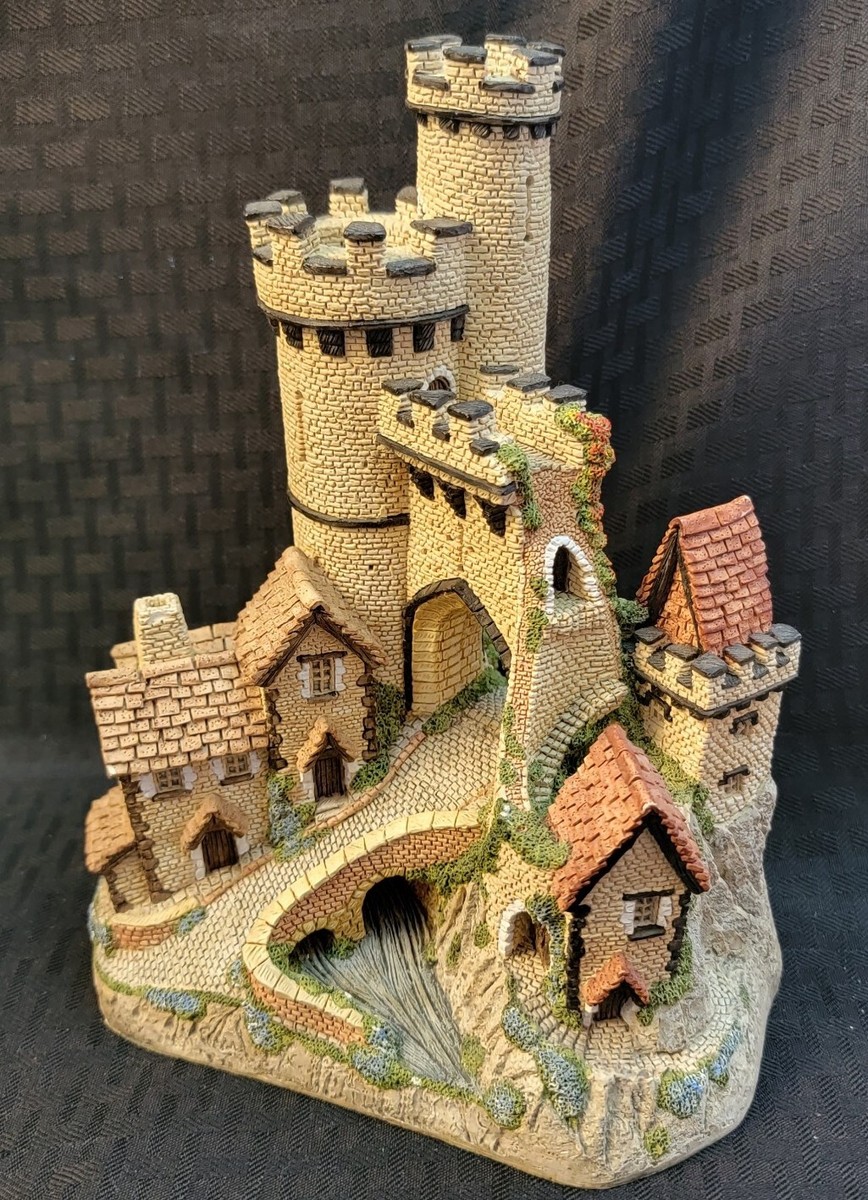 Vintage Handmade David Winter “Castle Gate”Cottage Sculpture
